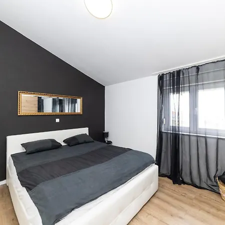 Fancy In Peaceful Area - 자다르