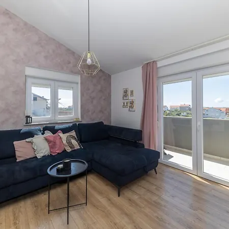 Apartment Fancy In Peaceful Area - *