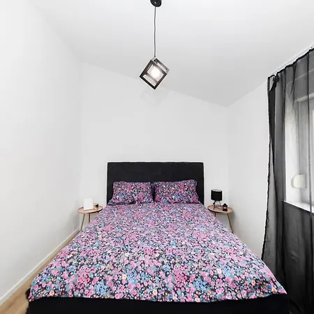 Fancy In Peaceful Area - *