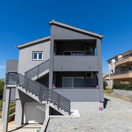 Fancy In Peaceful Area - 자다르