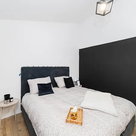 Apartment Fancy In Peaceful Area - *