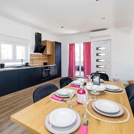 Fancy In Peaceful Area - Apartament