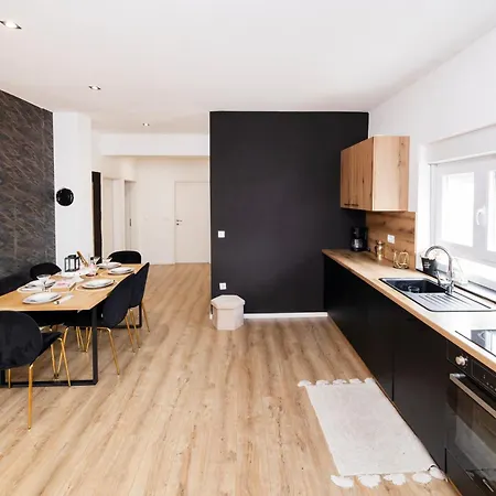 Apartment Fancy In Peaceful Area - *