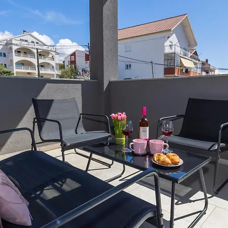 Apartment Fancy In Peaceful Area -
