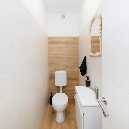 Apartment Fancy In Peaceful Area -