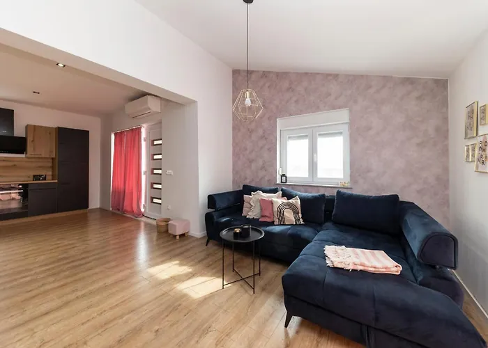 Fancy In Peaceful Area - Zára