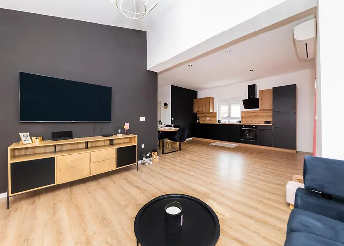 Apartman Fancy In Peaceful Area - *