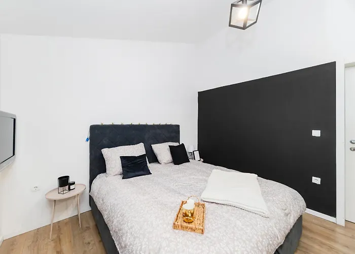 Apartman Fancy In Peaceful Area - *