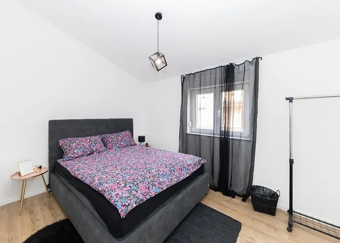 Fancy In Peaceful Area - Zára