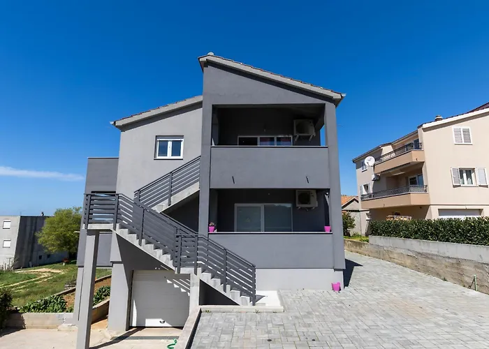 Fancy In Peaceful Area - Zára