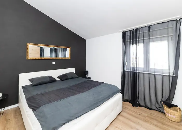 Apartman Fancy In Peaceful Area - *